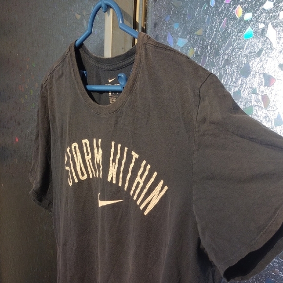 Nike Men's Charcoal 'Storm Within' Tee - Picture 5 of 9